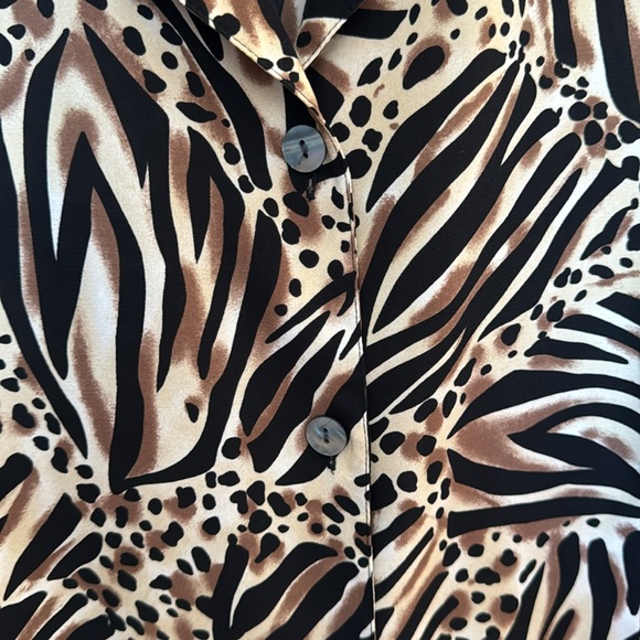 Animal Print 3/4 length Blouse - Picture 4 of 6